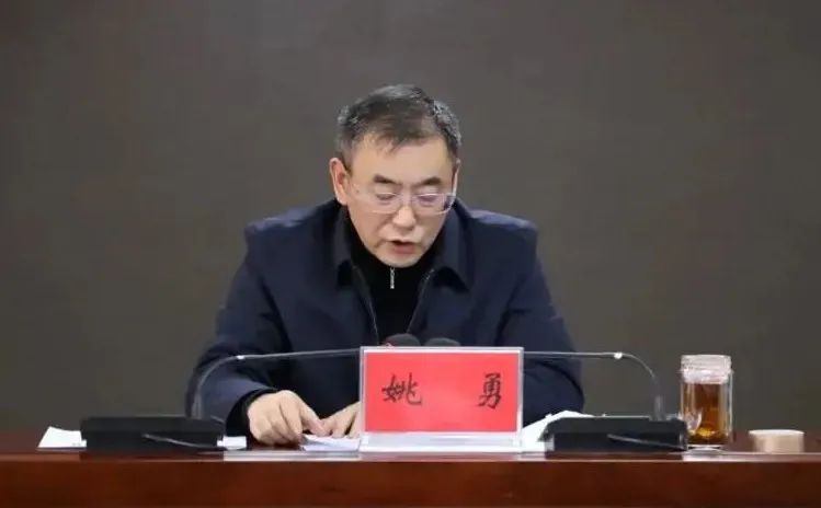 县委书记与妻子,司机,下属同时被查