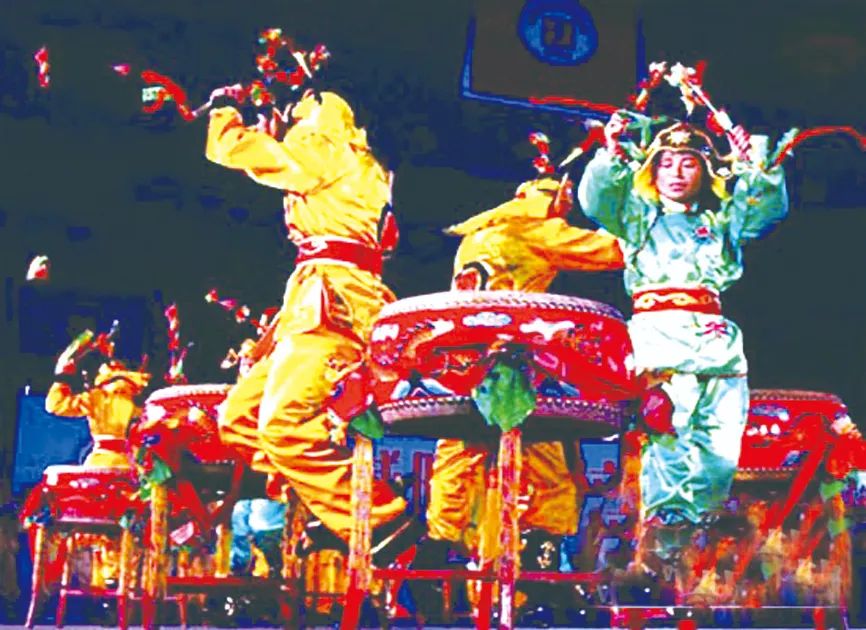乾县蛟龙转鼓蛟龙转鼓演奏的曲牌有《十样景》《风搅雪》《长流水》等