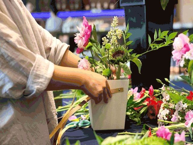 诗情花意,幸福绽放——"三·八""女神节"插花活动报名