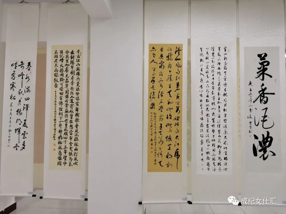 静宁县妇联开展巾帼心向党奋斗新征程庆三八翰墨传家妇女书画展活动