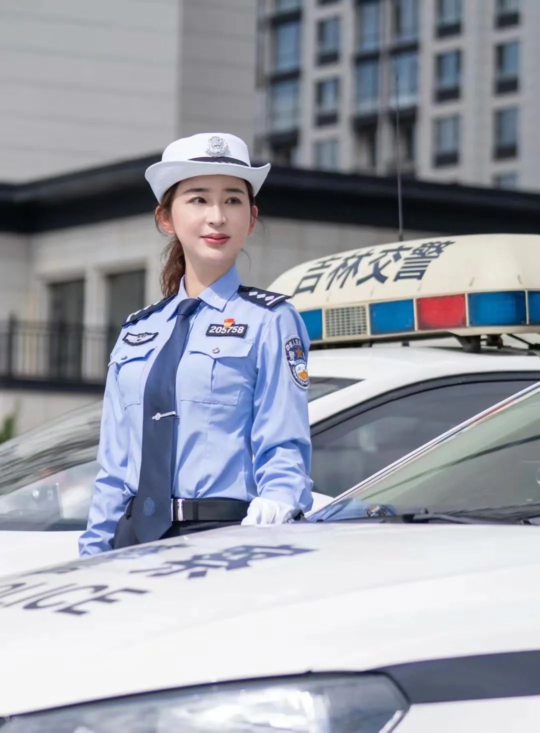 祝女警花们女神节快乐