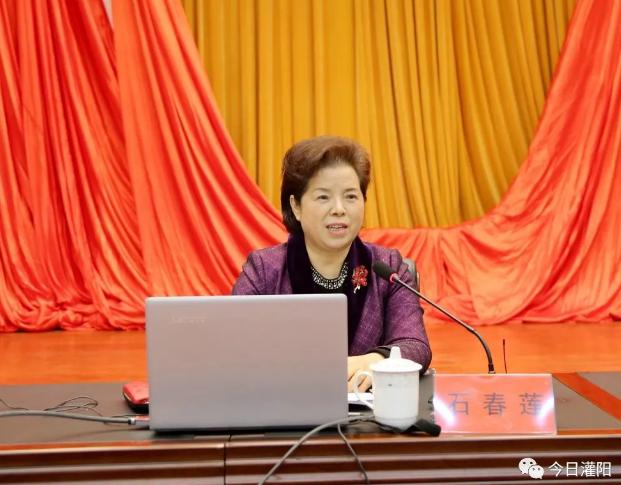 会议还邀请市人大常委会副主任石春莲做"塑造女性魅力礼仪知识"讲座.