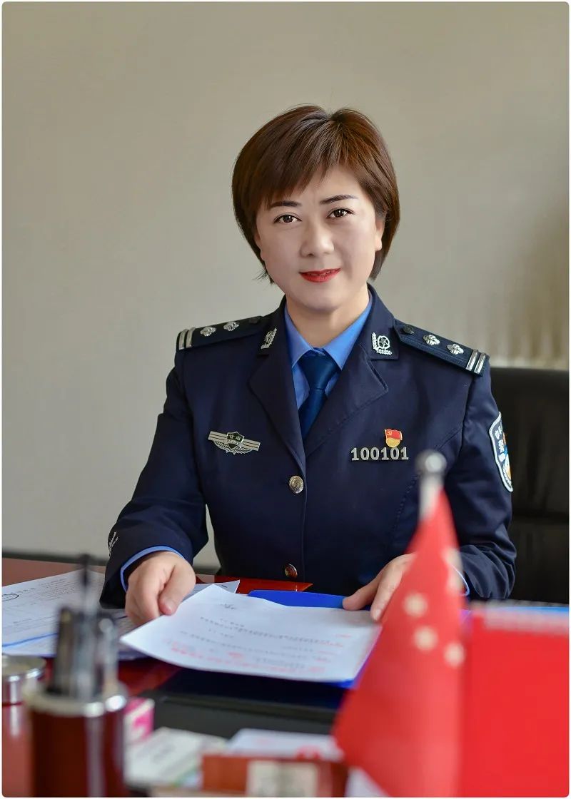 38节特刊警营绽芳华凝聚她力量警花说