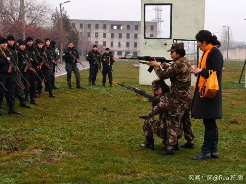 2019年6月,黄雅琼(右二)执教乌兹别克斯坦国民警卫队对于黄雅琼的