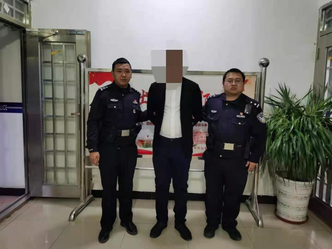 格尔木市公安局西藏路派出所抓获一名网上在逃人员