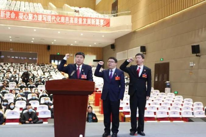 李明霖当选孟州市人民政府市长3月9日下午孟州市第五届人民代表大会第