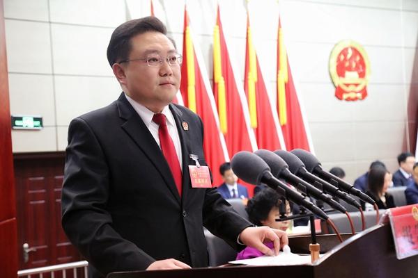 商丘市梁园区法院党组书记,院长王亚东做的《2020年法院工作报告》