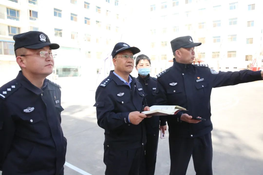 朝阳派出所教导员王辉同志向督察支队,治安支队介绍模拟警情演练情况