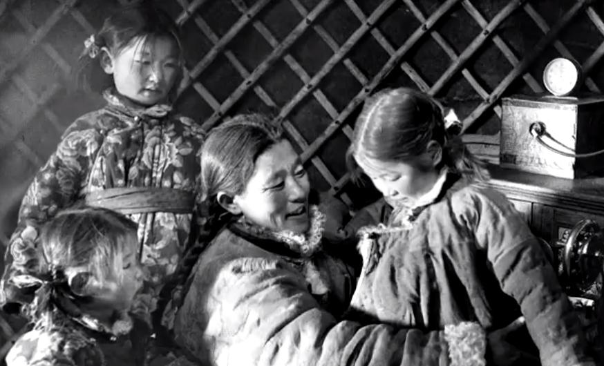 "国家的孩子"这是三千孤儿,在内蒙古的土地上,特殊的称呼