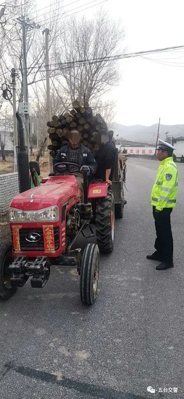 【五台】拖拉机载人危害大 及时纠违除隐患 | 五大