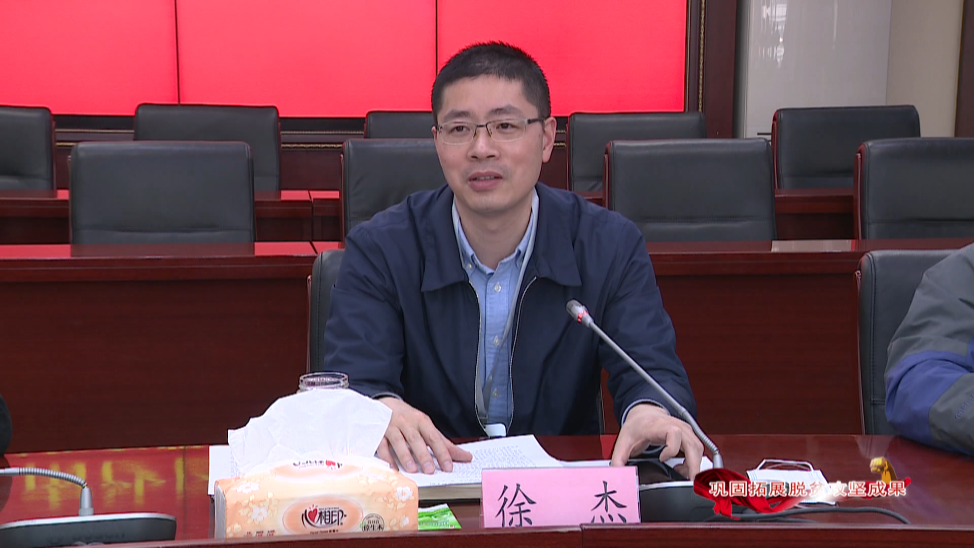 区委副书记,区长徐杰,副区长刘可立陪同考察.