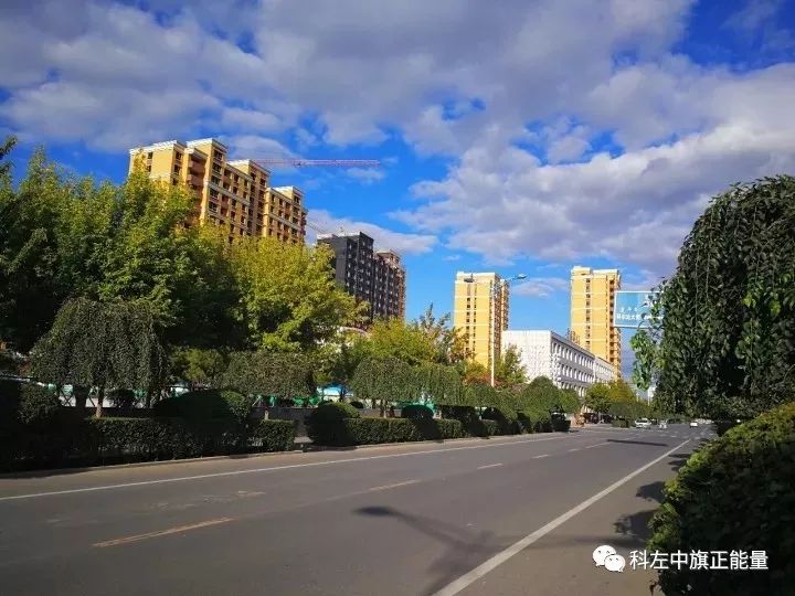 保康镇街路一角