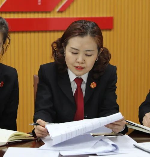 中心组学习离石法院召开党组扩大会议暨党组理论中心组集体学习会议