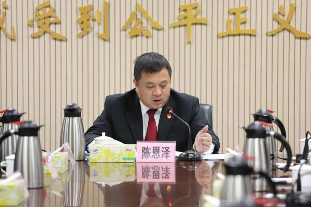 会议由陈恩泽院长主持,中心组成员结合工作实际作领学发言,省驻佛山