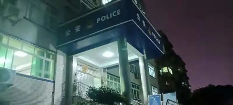 两人深夜闹到派出所,富顺法官这么做.