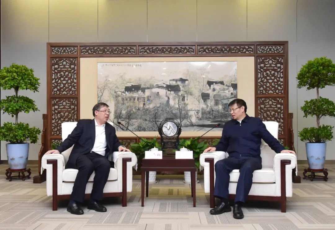 庄尚标会见江苏省委常委苏州市委书记许昆林雷位冰陪同会见并到一公司