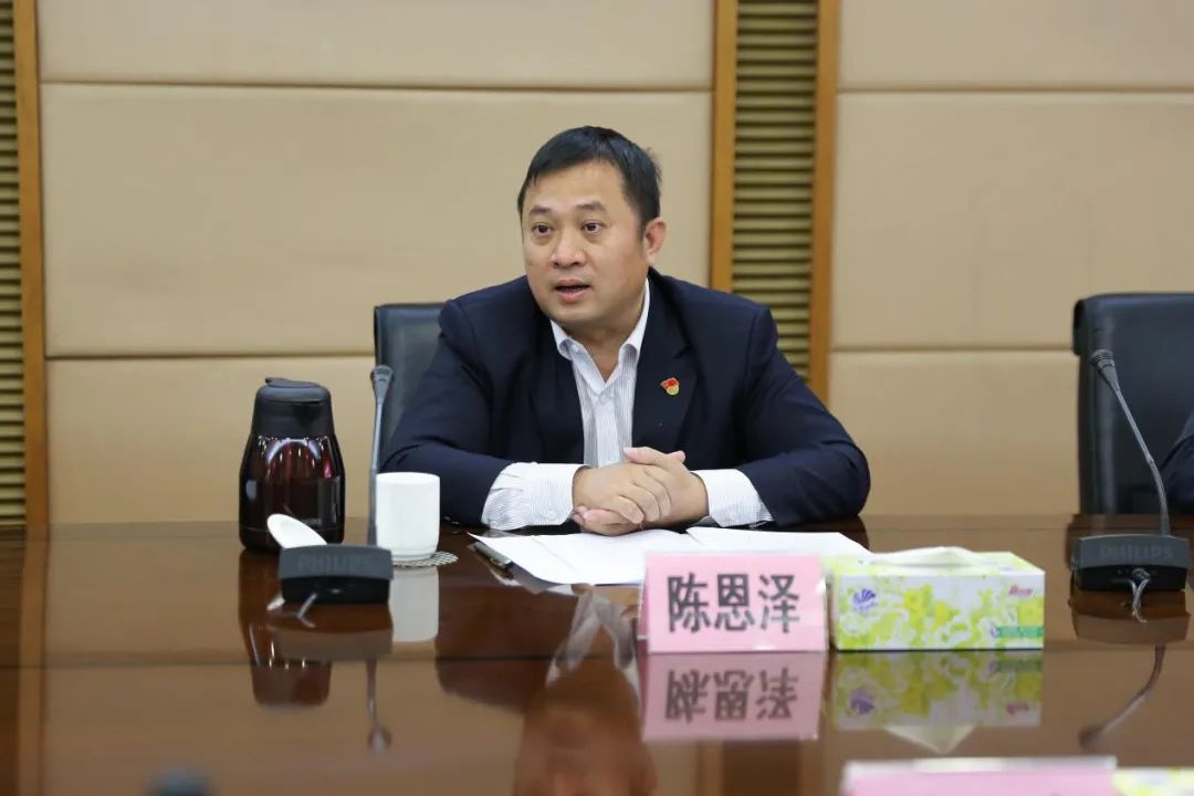 南海法院党组书记,院长陈恩泽汇报了南海法院队伍教育整顿相关工作的