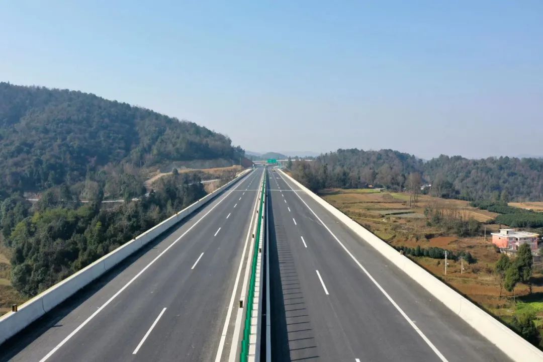 贵州这条高速公路年底要通车了!经过这些地方