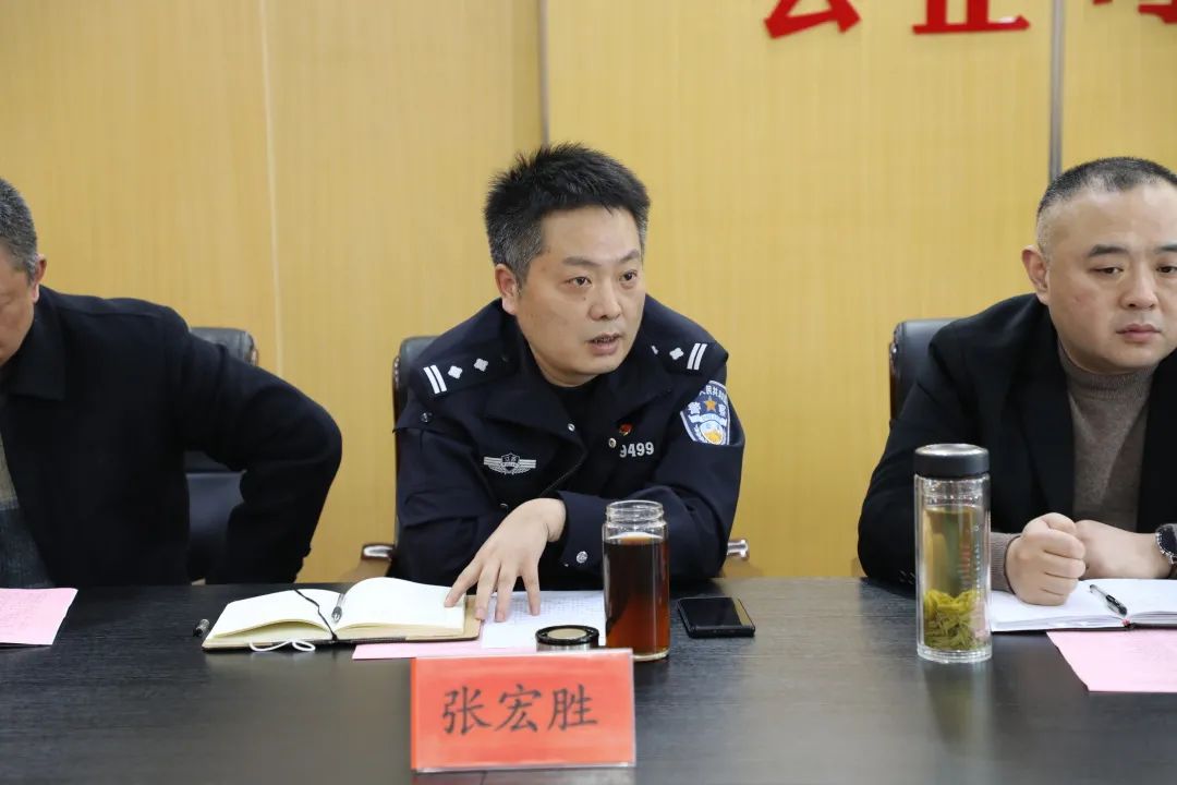 开门纳谏姜堰法院召开队伍教育整顿征求意见建议座谈会