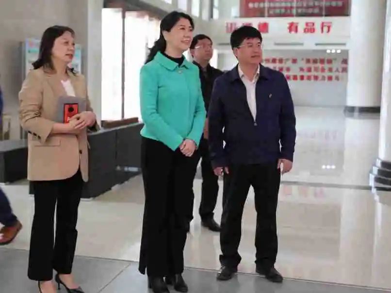 吴晓丽到市工业园区调研基层党建工作