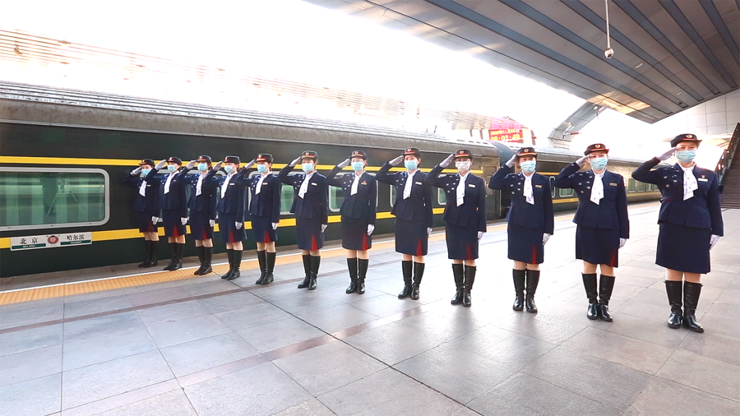 哈尔滨客运段北京车队乘务组担任哈尔滨至北京z16次旅客列车乘务任务