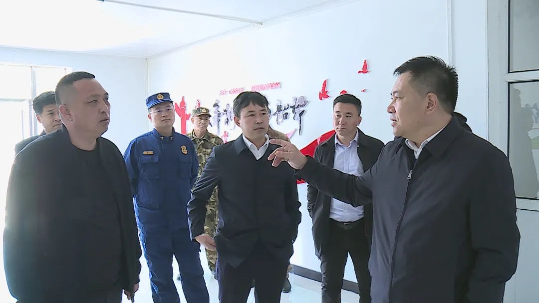 市领导梁春华检查森林草原防火工作