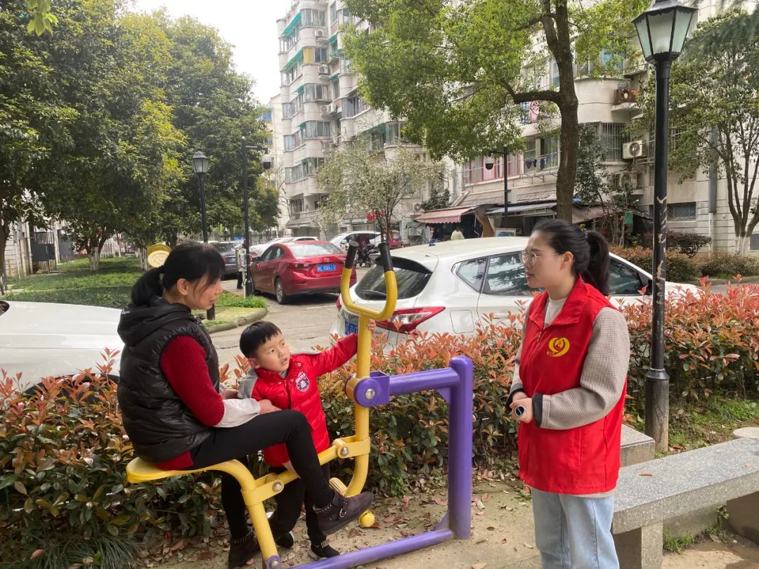 乘风破浪正当时书写90后村社区当家人的时代华章