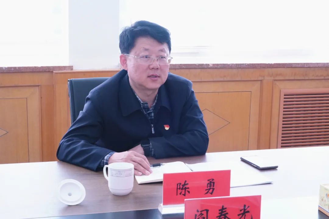 平度法院:市委政法委书记陈勇到诉讼服务中心调研