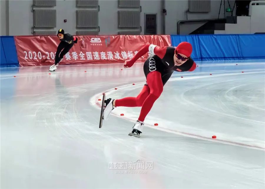 全国速度滑冰冠军赛在黑龙江省速滑馆拉开帷幕