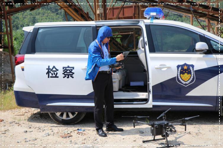 林加亮勘查深汕合作区首例刑事附带民事公益诉讼案现场