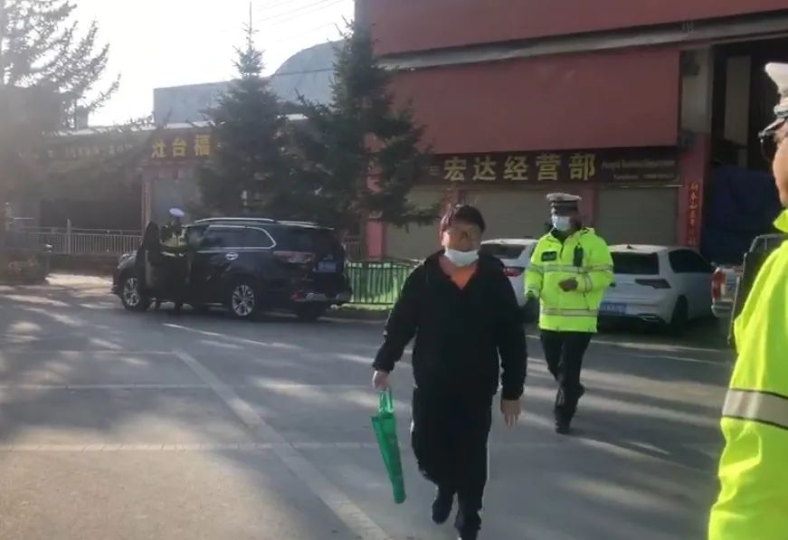 点赞！粗心考生忘带准考证 香格里拉交警神助攻（最新发布）