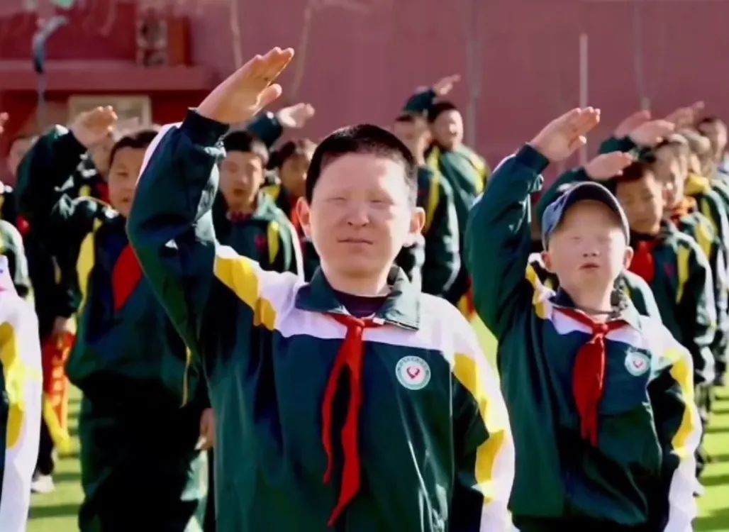 高小微200多听障学生手语唱国歌他们用自己的方式爱国