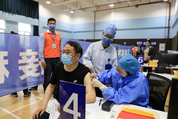 闵行新增2个新冠疫苗临时接种点记者在这里看到了熟面孔
