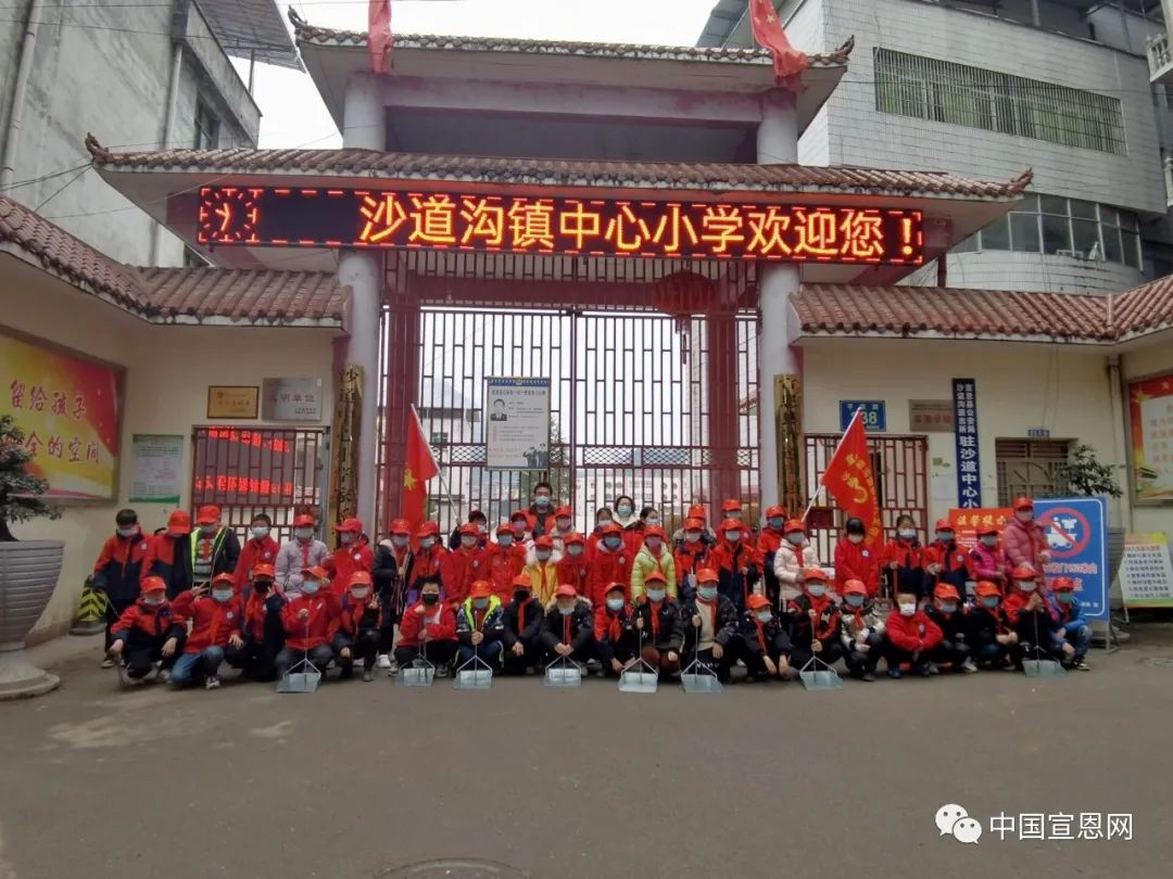 个个争当"小雷锋!沙道沟镇中心小学开展学雷锋主题活动