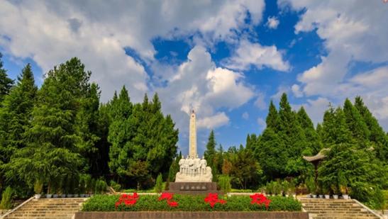 咸丰县烈士陵园始建于1986年,位于湖北省咸丰县忠堡镇东北1公里处,即