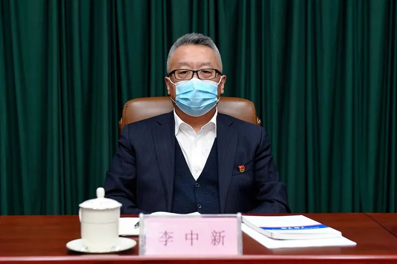 省应急管理厅厅长李中新,省消防救援总队政委侯建德及总队机关全体