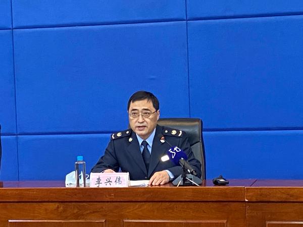省税务局副局长 李兴伟