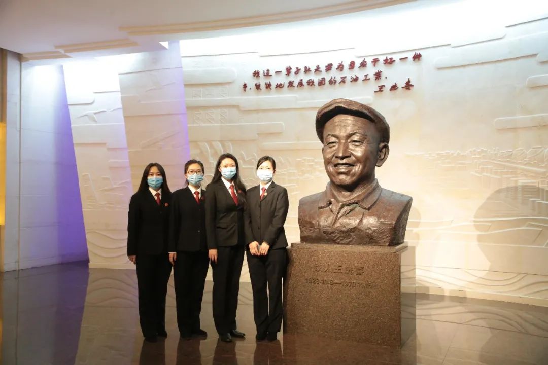教育整顿进行时|高新法院组织干警参观铁人纪念馆感受铁人精神