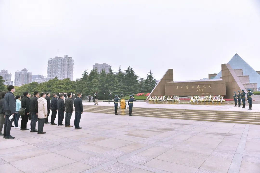【党史教育专栏】市房管局组织参观龙华烈士陵园