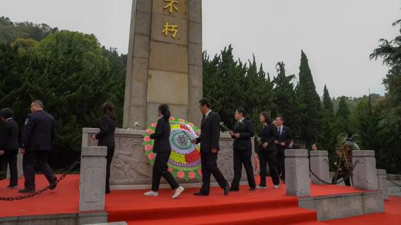 【教育整顿】"祭先烈 铸忠魂" ——滨湖法院党员干警赴锡南革命烈士