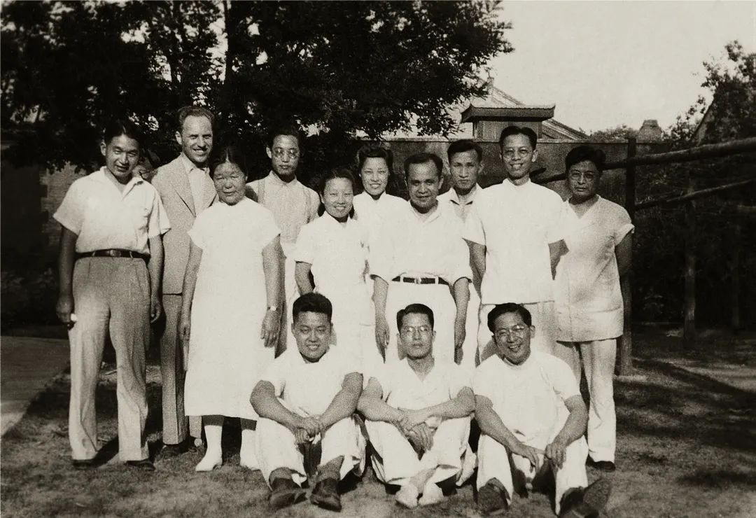 前排右起:王文彬,林巧稚,葛秦生.