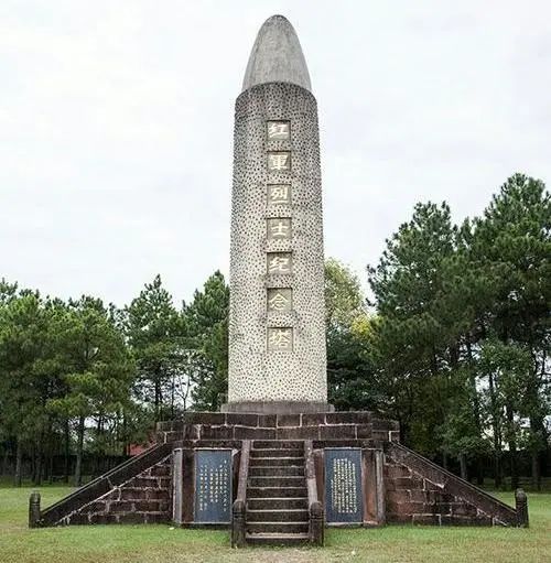 瑞金红军烈士纪念塔的设计者是 .