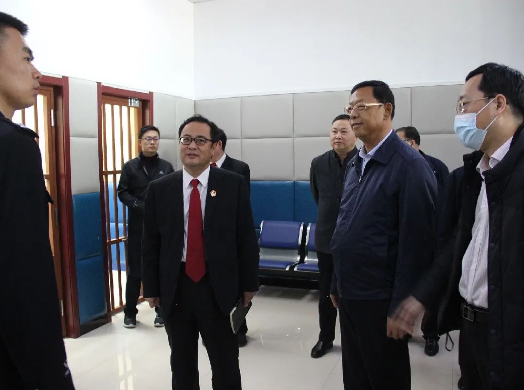 市人大常委会调研组到杜尔伯特县法院调研商事审判工作
