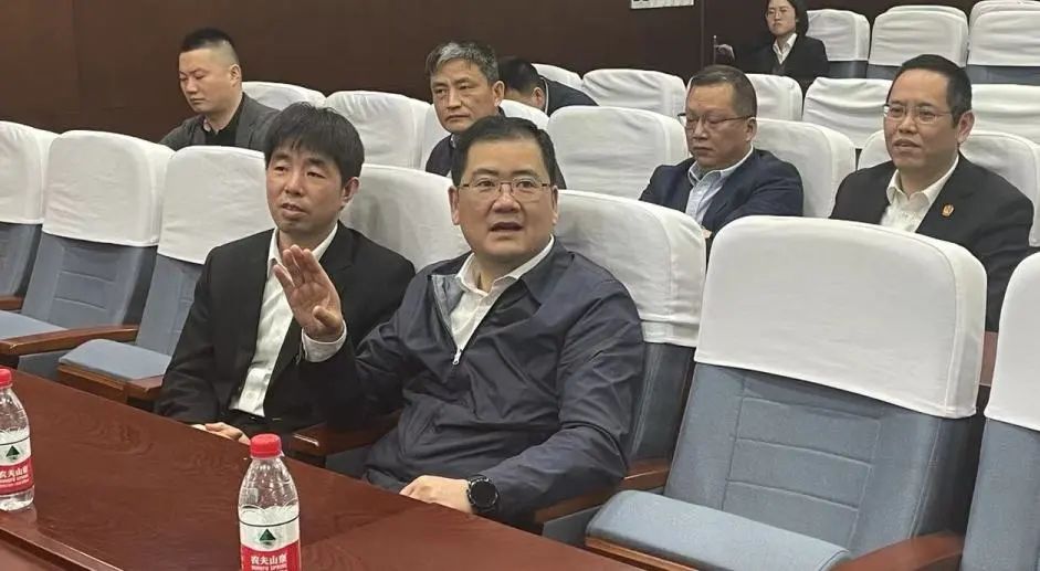 省大数据发展管理局局长金志鹏诸暨市长胡华良来我院调研司法拍卖一件