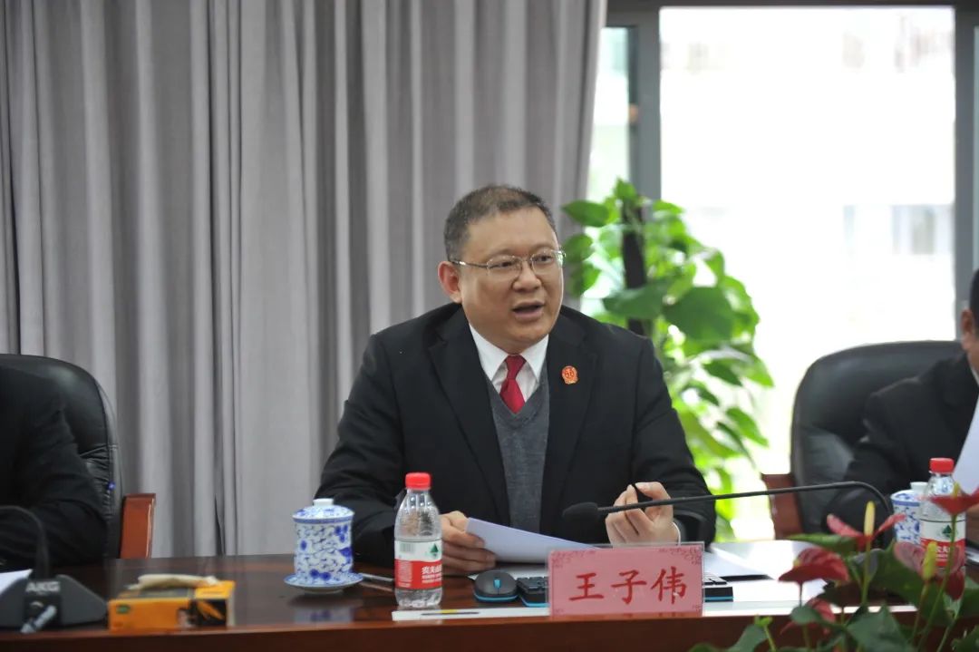 南岸法院党组书记,院长王子伟简要介绍了南岸法院的基本情况.