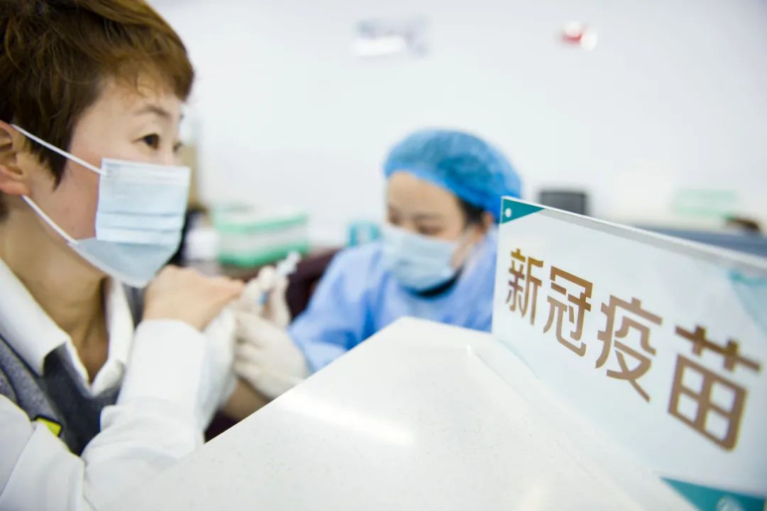 每日辟谣|关于新冠疫苗的八大谣言