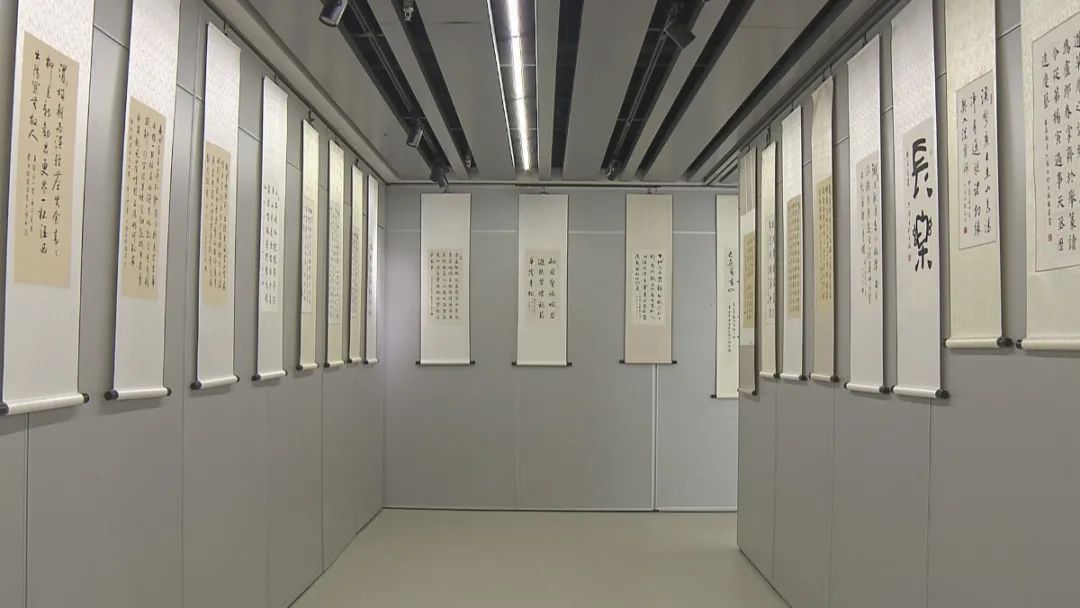 挥毫泼墨展现美好生活,书画展览献礼建党百年