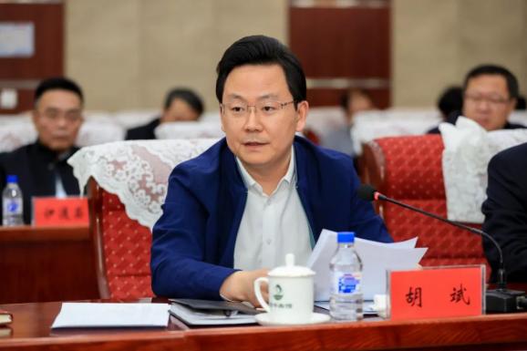 四平市委副书记,市长胡斌介绍四平产业发展情况