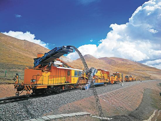 青藏铁路载着西藏人民奔向共同富裕