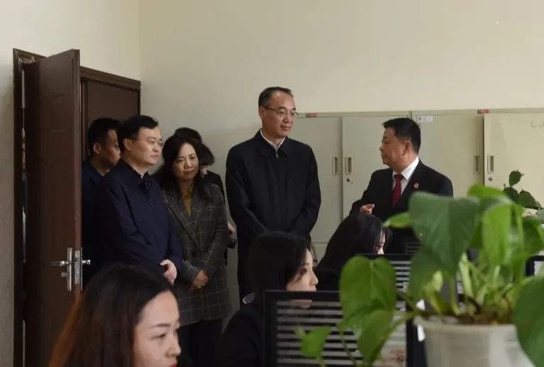 【教育整顿】省委政法委副书记夏凤俭一行调研指导名山区法院队伍教育